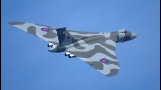 Avro Vulcan XH558  Her last flight at Clacton Airshow [upl. by Jillie]