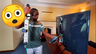 Zimbabwean Inventor unveils Worlds First SelfPowered TV [upl. by Massiw]