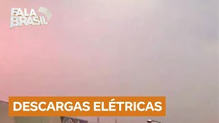 Descargas elétricas iluminam céu de Santa Maria RS [upl. by Ilecara]