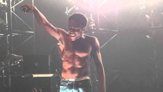 Childish Gambino  quotLights Turned Onquot Live in Los Angeles 111211 [upl. by Bolme926]