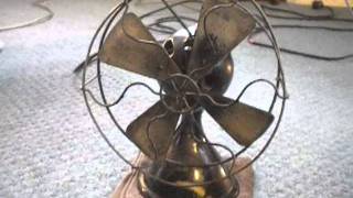 8quot Menominee quotClamShellquot Desk Fan Type 150 [upl. by Alegnat70]