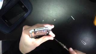 Changer la batterie de son iPhone 3G ou 3GS [upl. by Yuji42]