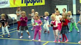 Zumba Kids  Mája Nightwork [upl. by Regni434]