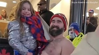 Philadelphia Eagles Jason Kelce helps girl get a message to Taylor Swift during ChiefsBills game [upl. by Kellina]