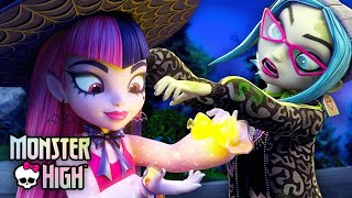 Ghoulia klont sich selbst mit Draculauras Zauberspruch  Monster High™ Deutsch [upl. by Yrrag264]