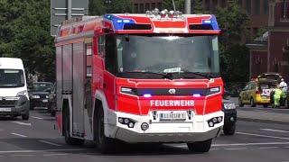 Mit Dauerhorn durch den Straßenverkehr Elektro LHF33001》FwSuarez  Berliner Feuerwehr [upl. by Alleras]