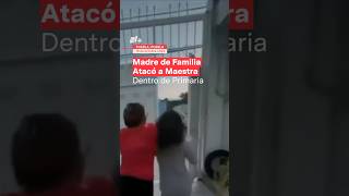 Madre de familia atacó a una maestra dentro de escuela en Puebla  N Shorts [upl. by Tulley]