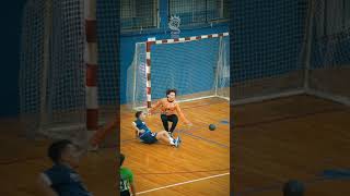 হ্যান্ডবল প্লেয়াররা বলে আঠা লাগাচ্ছেন  Handball player why using glue on handball [upl. by Hastings179]