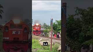 Masinis KA Linggpati Menyapa Railfans 👋👋 railfans fypシ゚viral train keretaapi subscribe share [upl. by Gearalt]