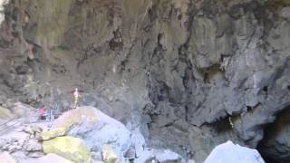 Kookaburras reply to Tarzans scream at Jenolan Caves in Blue Mountains NSW AUSTRALIA [upl. by Supple702]