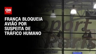 França bloqueia avião por suspeita de tráfico humano  CNN PRIME TIME [upl. by Emoraj132]