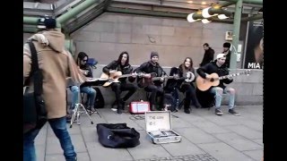 Straßenmusiker am UBahnhof Wilmersdorfer Straße [upl. by Ecinnahs]