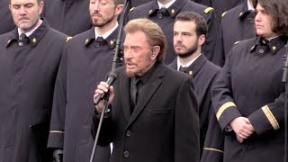 Johnny Hallyday chante une chanson en hommage aux victimes place de la République a P [upl. by Euqnomod]