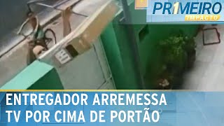 Televisão é entregue de maneira inusitada na zona norte do Rio  Primeiro Impacto 140324 [upl. by Bigod]