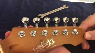 Easy Strat Mods Vanson Locking Tuners [upl. by Rutherfurd847]