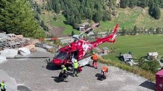 Nach Erdrutsch Touristengebiet von Außenwelt abgeschnitten [upl. by Chicoine]