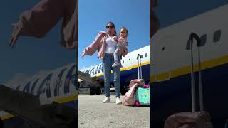 🚨 VACANȚA SURPRIZĂ cu AVIONUL ✈️ MAMA se SIMTE RĂU 🤮 [upl. by Perla]