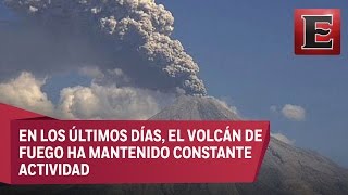 Volcán Colima emite fumarola de dos kilómetros [upl. by Arted]