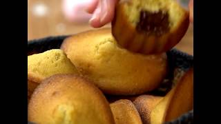 Madeleines fourrées au chocolat fondant  Les Carnets de Julie [upl. by Salkcin85]