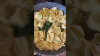 Tortellini Ricotta e Spinaci conditi con Burro e Salviafood ricettefacili tortellini spinaci [upl. by Fineberg303]