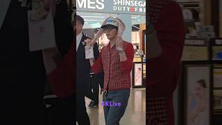 20241104 GDragon 지드래곤 지디 walking to boarding gate when depart ICN to HK for Chanel Cruise 2025 Show [upl. by Felix942]