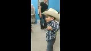 Niño bailando norteño [upl. by Daffy]