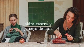 Dos hermanas viviendo del campo  Sidra casera tejiendo jerséis de lana y cocinando de la huerta [upl. by Portuna]