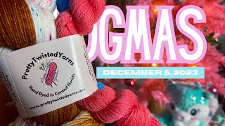 2023 Vlogmas December 5th  Pretty Twisted Yarns  Knitty Natty Yarn Mashup  Cat Box Scott [upl. by Chucho647]