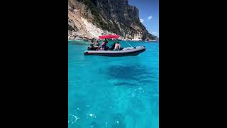 A Cala Goloritzé si fanno rispettare le distanze dalla spiaggia Iscriviti al Canale per altri Video [upl. by Ahsiema]