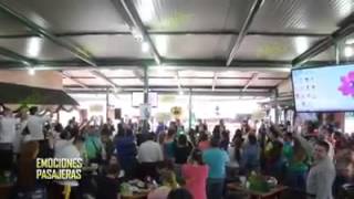 Banda El Recodo Sorprende A La Gente En Un Restaurante 2014 [upl. by Roch903]