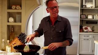 Kiefer Sutherland cooks Beef amp Oyster sauce with Rice [upl. by Senalda]