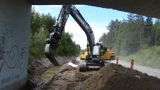 Volvo EC250DL at a roadwork with oilquick rotortilt [upl. by Aihsyak341]