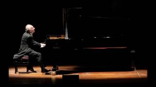 Maurizio Pollini plays Beethoven Piano Sonatas op109 110 111 LIVE in Salzburg 1995 [upl. by Edwards]