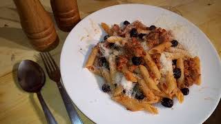 Penne rigate con salsiccia piccante e olive nere arreganateda MicheleExpert [upl. by Auqinahc697]