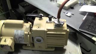 Leybold Heraeus Trivac Vacuum Pump Model D2A [upl. by Dalis]