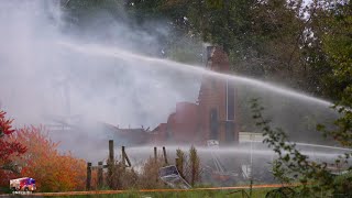 Grote brand in leegstaande boerderij  De Boese Drachtstercompagnie [upl. by Itnahsa]