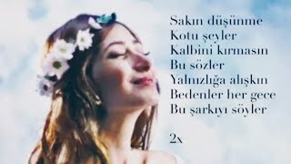 Esin Iris  Kötü Şeyler  Çilek Kokusu Dizi Müziği  Lyrics [upl. by Adaurd152]