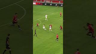 🤯 La sortie de balle de Kang In Lee 🇰🇷 ligue1 ligue1mcdonalds football skills psg kanginlee [upl. by Waterer617]