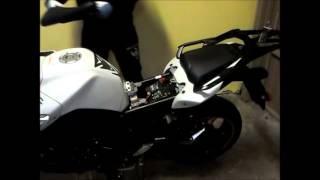 Caricare batteria moto Yamaha Fazer FZ8 anno 2012 [upl. by Adnohsed418]