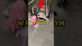 Sprawdź TO przed wejściem na schody ruchome 😨 shorts viral [upl. by Russ]