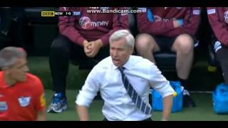 Alan Pardew pushing linesman Newcastle vs Tottenham [upl. by Hayne]