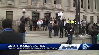 Crowd of demonstrators on both side of Kyle Rittenhouse case increases at courthouse [upl. by Martynne733]