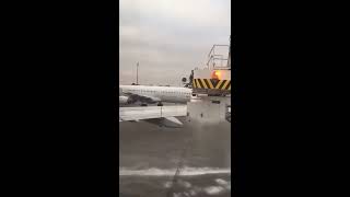 Flugzeugenteisung  DeIcing of an airplane [upl. by Romine]