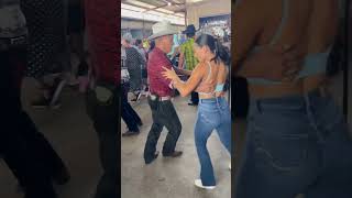 Cesi y don Juanito se acoplan bien youtubeshortsvideo baile 956valley dancemusic lapulga [upl. by Auj]