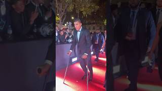 Rodri arrive en béquilles à la cérémonie du Ballon dOr à Paris Man City football shorts [upl. by Erbma321]