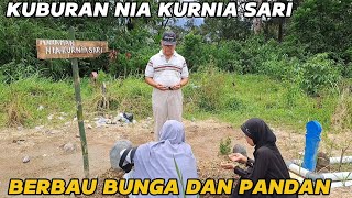 KUBURAN ALMARHUMAH NIA KURNIA SARI BERBAU HARUM BUNGA DAN PANDAN [upl. by Netsyrk]