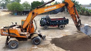 Máy Xúc Cũ DOOSAN SOLAR 210W Múc Đất Lên Xe Ô Tô Tải Ben TMT  Excavator Truck  TienTube TV [upl. by Pliam]