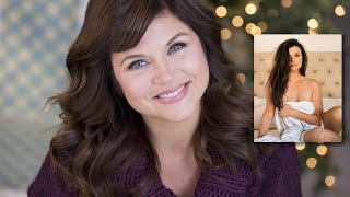 Tiffani Thiessen celebrates 50th birthday by posing in nothing but a bedsheet [upl. by Aciretehs]