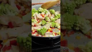 Deli Receta de pollo con brócoli y fideuá 😋 [upl. by Akiram]