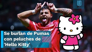 Fans del Toluca se burla de Pumas con peluches de Hello Kitty [upl. by Yrrek]